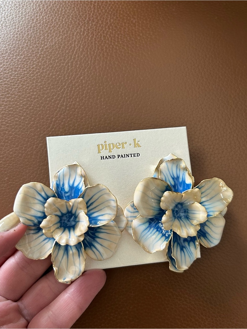 NWT piper.k Hand Painted Blue & White Flower Statement Clip Earrings - Picture 4 of 4